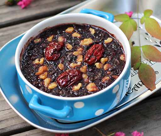 冬季滋补肝肾养生粥：【紫米核桃红枣甜粥】