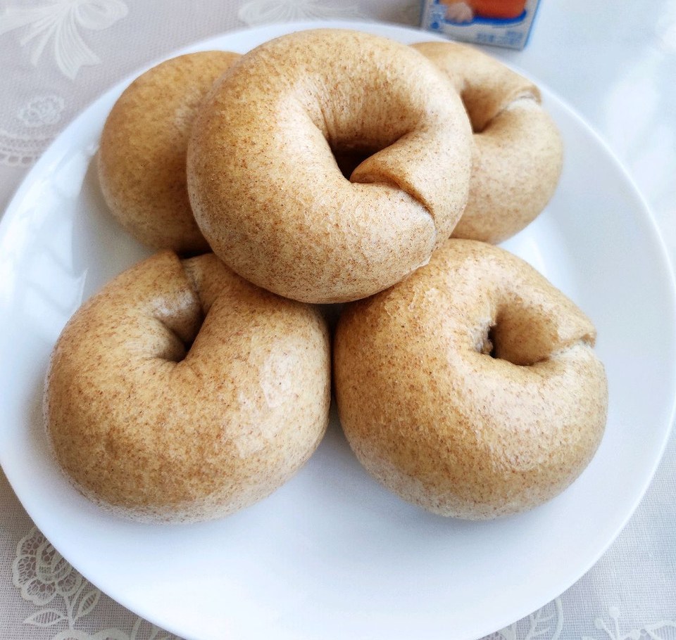 外韧内软的无糖淡奶油全麦贝果
