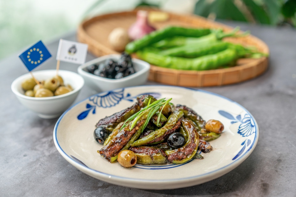 橄榄肉沫酿尖椒